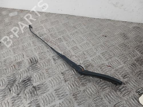 Used Front windshield wiper arm DACIA SANDERO 1.4 (BS0C, BS0A, BS0G, BS1F, BS0E) (75 hp) 32302351