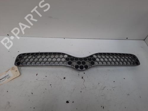Grill TOYOTA YARIS (_P1_) 1.4 D-4D (NLP10_, NLP10R) (75 hp) 28784805