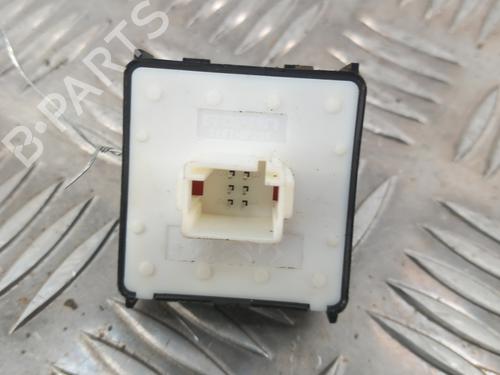 Used Left front window switch Left front window switch CITROËN C3 III (SX) 1.2 PureTech 82 (83 hp) 28737295 28737295