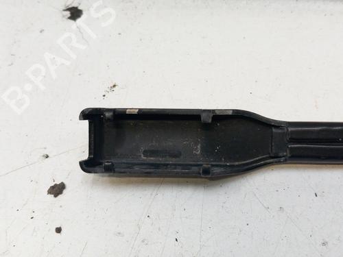 Used Front windshield wiper arm DACIA DOKKER MPV (KE_) 1.5 dCi (KEAJ, KEAH) (90 hp) 28794072
