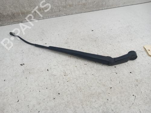 Used Front windshield wiper arm TOYOTA YARIS (_P9_) 1.4 D-4D (NLP90_, NLP90R) (90 hp) 28734697
