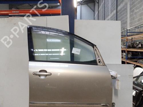 Used Right front door TOYOTA AVENSIS VERSO (_M2_) 2.0 D (CLM20_, CLM20R) (116 hp) 28765256