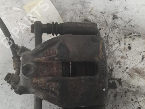 Venstre bremsekaliber foran NISSAN MICRA III (K12) 1.2 16V (80 hp) 28772304