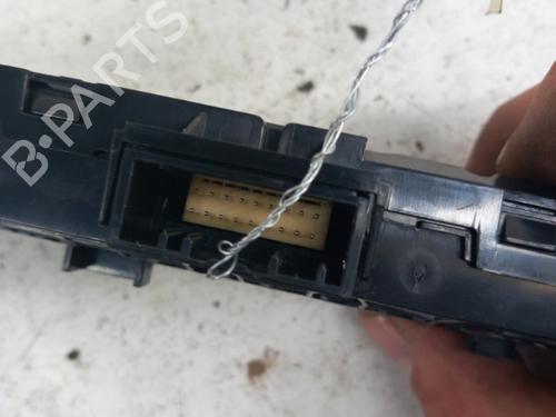 warning-switch-renault-clio-v-b7_-2019-28780870 main image