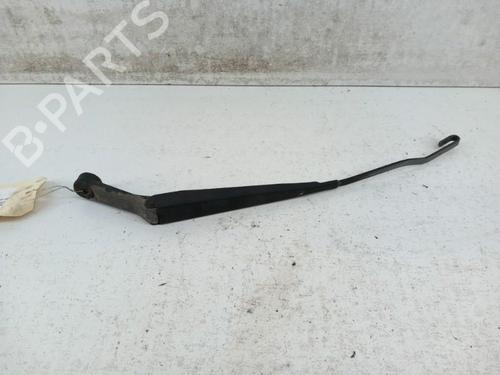 Used Front windshield wiper arm SUZUKI GRAND VITARA I (FT, HT) 2.0 HDI 110 16V 4x4 (SQ420D, TD83V, JA420WD) (109 hp) 28746988