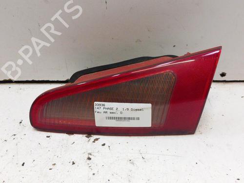 Feu de coffre droit ALFA ROMEO 147 (937_) 1.9 JTDM 8V (937.AXD1A, 937.AXU1A, 937.BXU1A) (120 hp) 28778760