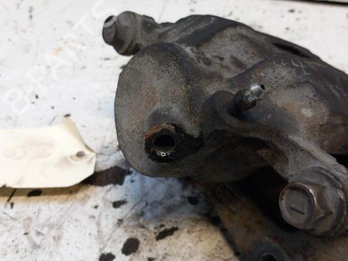Venstre bremsekaliber foran MITSUBISHI SPACE WAGON (N3_W, N4_W) 2.0 TD (N38W) (82 hp) 28770721