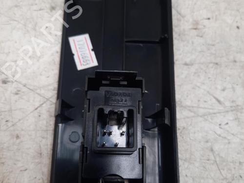 Used Right front window switch TOYOTA COROLLA Verso (ZER_, ZZE12_, R1_) 2.2 D-4D (AUR10_, AUR10R) (136 hp) 28749093