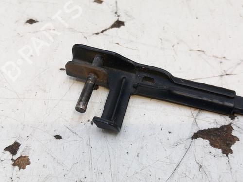 Used Front windshield wiper arm VW POLO IV (9N_, 9A_) 1.2 12V (64 hp) 28751801