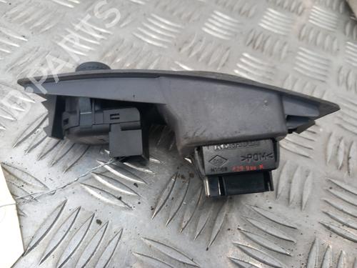 Left front window switch RENAULT MEGANE I (BA0/1_) 1.6 16V (BA04, BA0B, BA11, BA1J, BA16, BA19, BA1K, BA1V,... | BP28756974I27 - Image 3