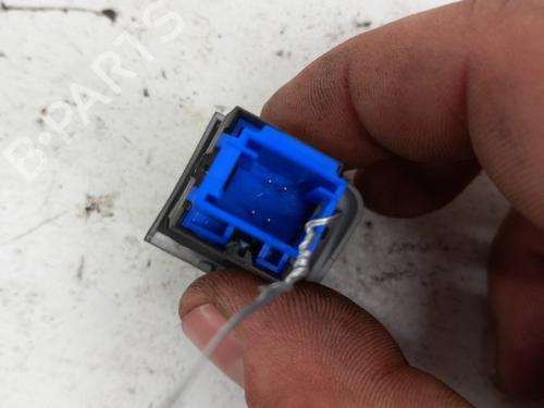 Used Warning switch Warning switch PEUGEOT 208 I (CA_, CC_) 1.2 PureTech 82 (82 hp) 28737709 28737709