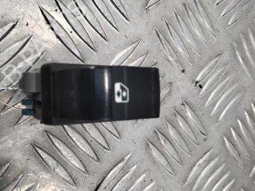 Interrupteur de vitre avant droite RENAULT MASTER III Van (FV) 2.3 dCi 145 FWD (FV0E, FV0F, FV0H, FV02, FV0M, FV0S,... (146 hp) 28779731