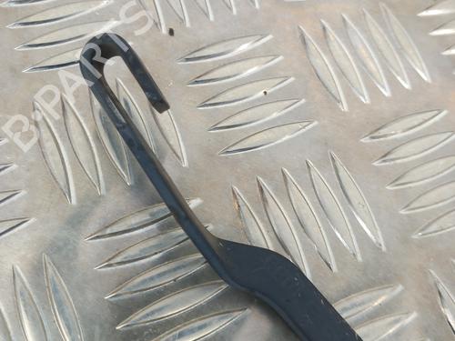 front-windshield-wiper-arm-kia-carens-iv-2013-28735278 main image