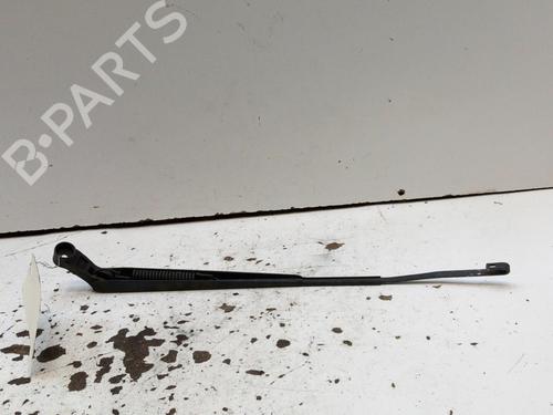 Used Front windshield wiper arm TOYOTA YARIS (_P1_) 1.5 (NCP13_, NCP13R) (105 hp) 28778427