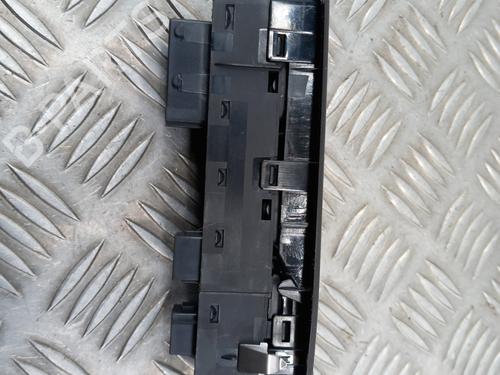 Left front window switch PEUGEOT 2008 I (CU_) 1.2 THP 110 / PureTech 110 | BP29065136I27 