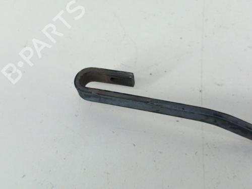 Used Front windshield wiper arm Front windshield wiper arm RENAULT CLIO I (B/C57_, 5/357_) 1.2 (5/357Y, 5/357K) (58 hp) 28788421 28788421