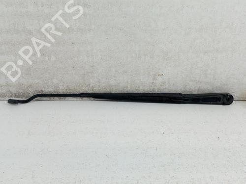 Used Front windshield wiper arm FORD FOCUS I (DAW, DBW) 1.8 Turbo DI / TDDi (90 hp) 28741379