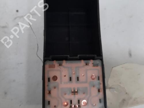 Used Left front window switch NISSAN MICRA III (K12) 1.4 16V (88 hp) 28757884
