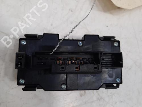 Used Warning switch Warning switch MERCEDES-BENZ CLK (C208) CLK 200 (208.335) (136 hp) 28764090 28764090