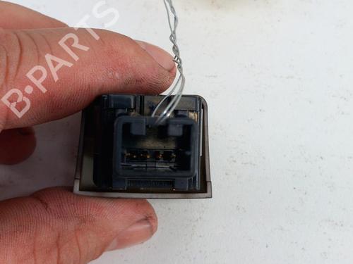 Used Warning switch NISSAN MICRA III (K12) 1.5 dCi (86 hp) 28773657