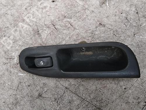 Mando elevalunas delantera derecho RENAULT SCÉNIC I MPV (JA0/1_, FA0_) 1.9 dCi (JA05, JA1F) (102 hp) 28763277