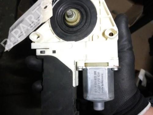 Right front window motor PEUGEOT 407 (6D_) 2.0 HDi 135 (6DRHRH, 6DRHRE, 6DRHRG, 6DRHRJ) | BP28765582E20