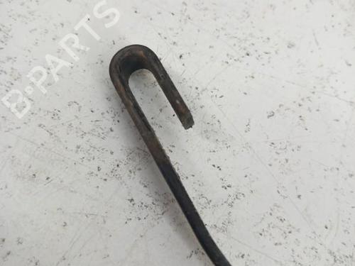 Used Front windshield wiper arm VOLVO 740 Kombi (745) 2.4 TD Interc. (122 hp) 28783362