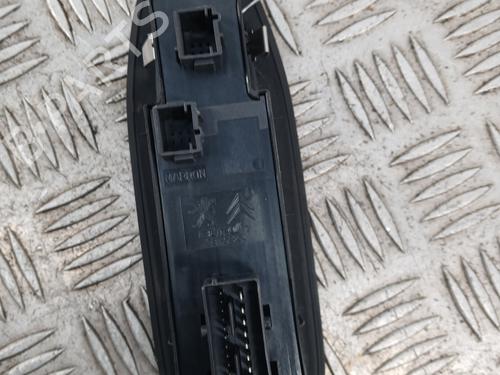 Used Left front window switch Left front window switch PEUGEOT 208 I (CA_, CC_) 1.2 THP 110 (110 hp) 33012202 33012202