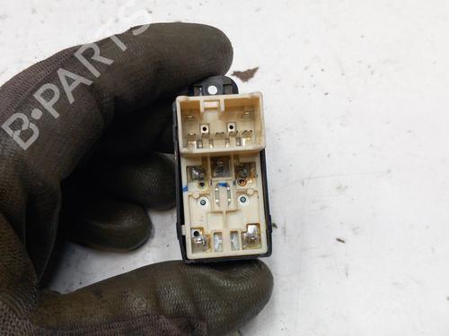 Used Right rear window switch HYUNDAI SONATA V (NF) 2.4 (162 hp) 28778407