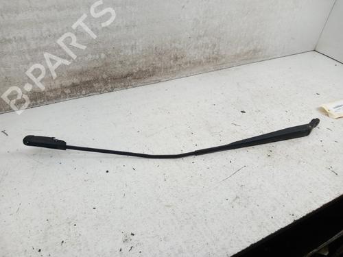 Used Front windshield wiper arm RENAULT CLIO III (BR0/1, CR0/1) 1.5 dCi (BR17, CR17) (86 hp) 28737702