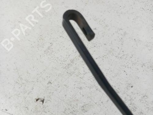 Used Front windshield wiper arm HYUNDAI ix35 (LM, EL, ELH) 1.6 (135 hp) 28740382