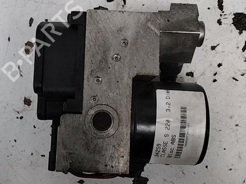 Used ABS pump ABS pump MERCEDES-BENZ S-CLASS (W220, V220) S 320 CDI (220.026, 220.126) (197 hp) 28753960 28753960