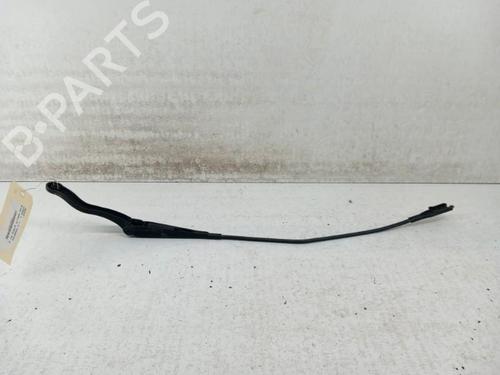 Used Front windshield wiper arm OPEL CORSA E (X15) 1.4 (08, 68) (90 hp) 28740411