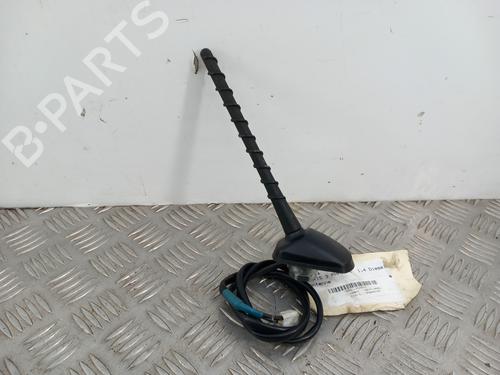 Antenne/Base Antenne/Base TOYOTA YARIS (_P13_) 1.4 D (NLP130_, NLP130) (90 hp) 31758395 31758395