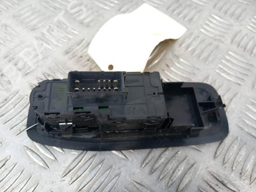 Used Left front window switch Left front window switch PEUGEOT 208 I (CA_, CC_) 1.4 HDi (68 hp) 31095460 31095460