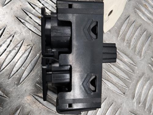 Used Warning switch Warning switch OPEL VIVARO B Van (X82) 1.6 CDTI (05) (146 hp) 28779906 28779906