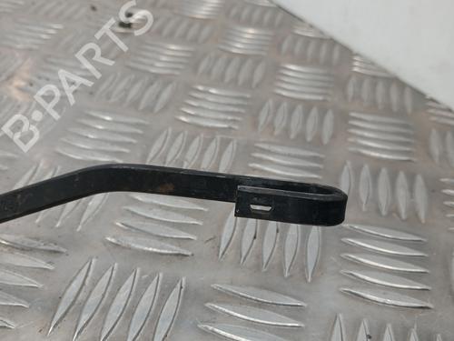 Used Front windshield wiper arm Front windshield wiper arm RENAULT MEGANE II Coupé-Cabriolet (EM0/1_) 1.6 (113 hp) 30627761 30627761
