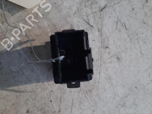 Used Warning switch VW POLO IV (9N_, 9A_) 1.2 12V (64 hp) 28760879
