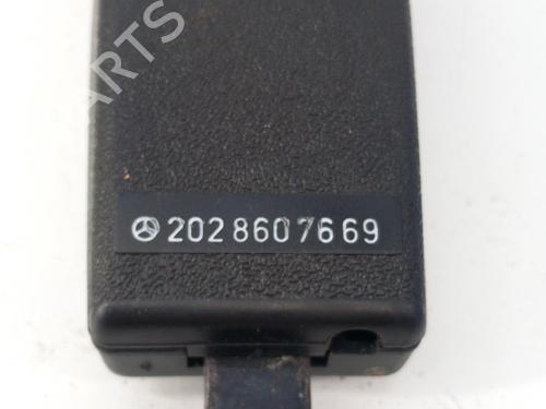Used Seat buckle MERCEDES-BENZ C-CLASS (W202) C 180 (202.018) (122 hp) 28773333