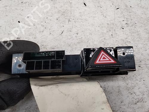 Used Warning switch Warning switch HYUNDAI TUCSON (TL, TLE) 1.7 CRDi (116 hp) 28737487 28737487