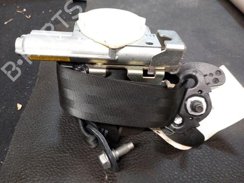 front-right-seatbelt-citroen-c4-cactus-2014-33533925 main image
