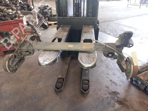 Used Rear axle RENAULT TWINGO II (CN0_) 1.2 16V (CN04, CN0B) (75 hp) 28780727