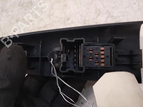 Used Right rear window switch NISSAN NOTE (E11, NE11) 1.5 dCi (86 hp) 28771051