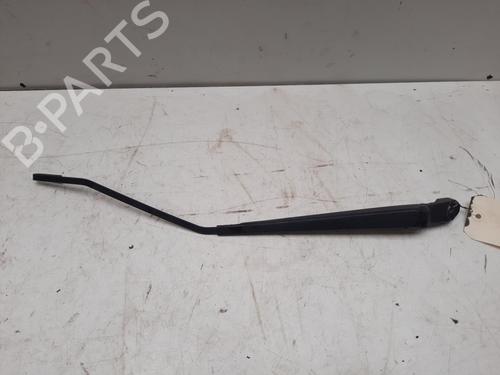 Used Front windshield wiper arm PEUGEOT 306 Hatchback (7A, 7C, N3, N5) 1.4 (75 hp) 28790527