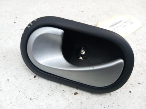 Used Rear left interior door handle RENAULT CLIO III (BR0/1, CR0/1) 1.5 dCi (BR17, CR17) (86 hp) 28737694
