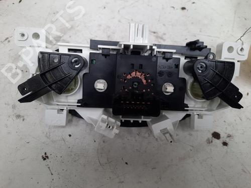AC Styreenhet / Manøvreringsenhet RENAULT TWINGO III (BCM_, BCA_) 0.9 TCe 90 (BCM9, BCM2) (90 hp) 28784625