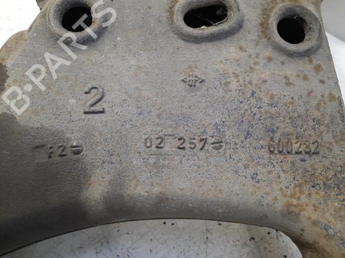 Right rear steering knuckle RENAULT SCÉNIC I MPV (JA0/1_, FA0_) 1.9 dCi RX4 | BP28759245M28