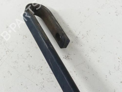 Used Front windshield wiper arm VOLVO S60 I (384) D5 (163 hp) 28784427
