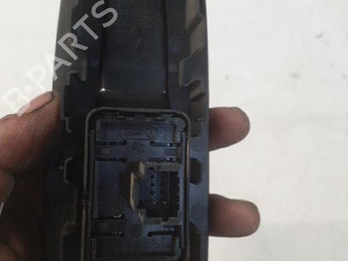 Used Right front window switch Right front window switch RENAULT MEGANE IV Hatchback (B9A/M/N_) 1.6 TCe 205 (B9MV) (205 hp) 28777117 28777117