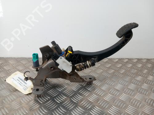 Used Clutch pedal RENAULT SCÉNIC III (JZ0/1_) 1.5 dCi (110 hp) 28782183